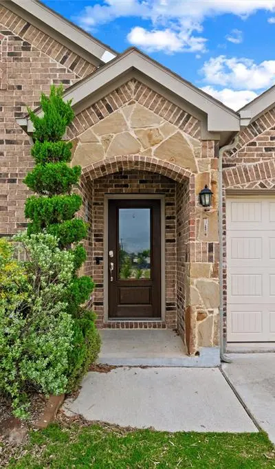 9201 Acre Meadows Lane, Arlington TX 76002 - Photo 2
