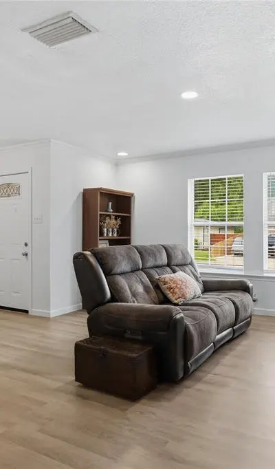 1314 E Lovers Lane, Arlington TX 76010 - Photo 5