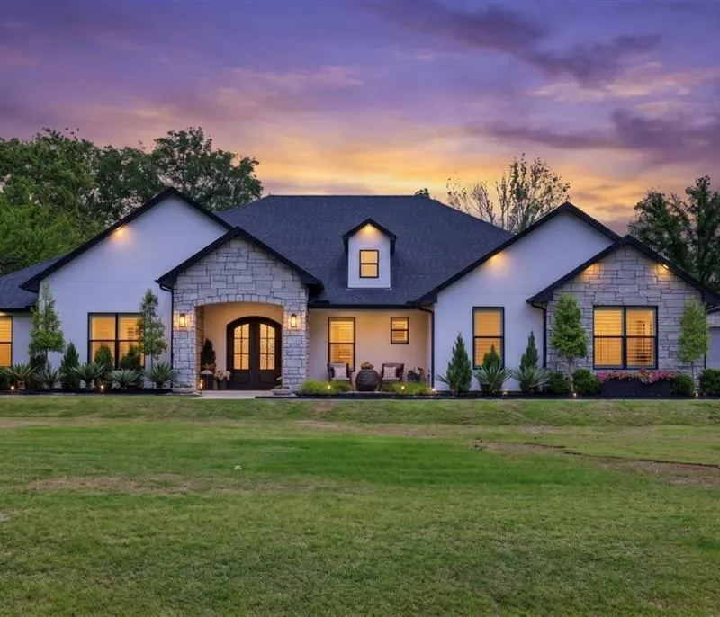 2044 Canyon Lake Road, Wills Point TX 75169