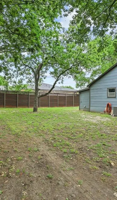 312 E Saunders Street, Trenton TX 75490 - Photo 3