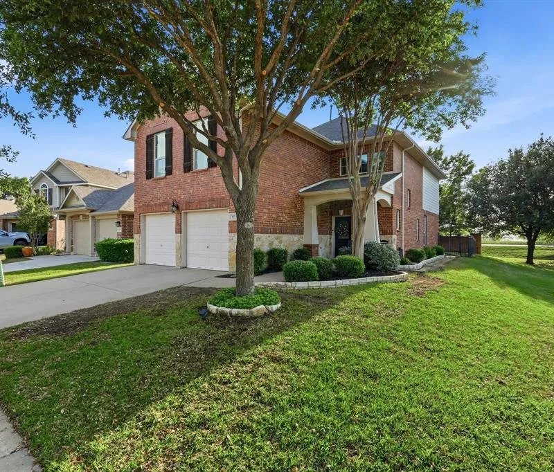 377 Kirby Drive, Lantana TX 76226