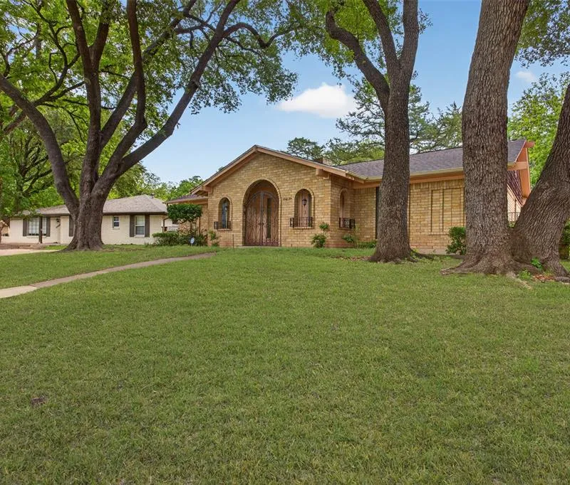 6010 Hunters View Lane, Dallas TX 75232