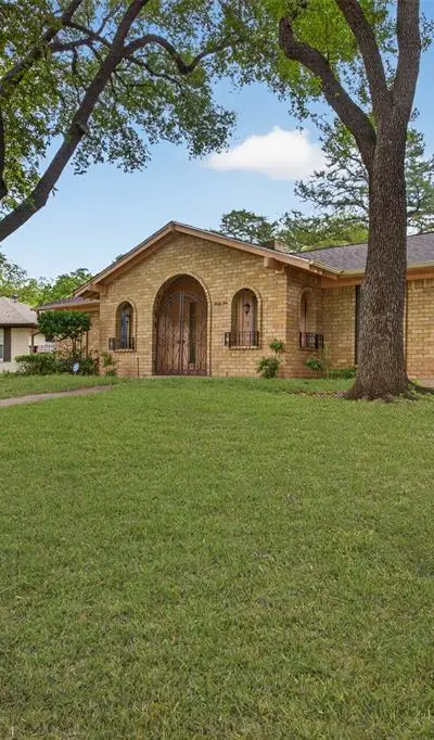 6010 Hunters View Lane, Dallas TX 75232
