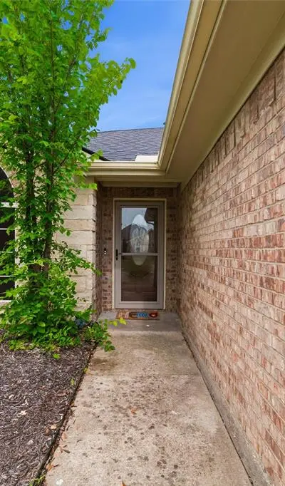 612 Owen Trail, Grand Prairie TX 75051 - Photo 2