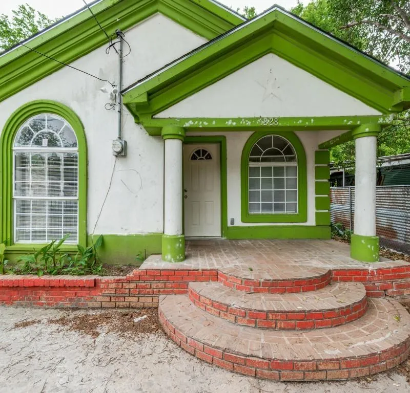 1228 Valley Street, Dallas TX 75203