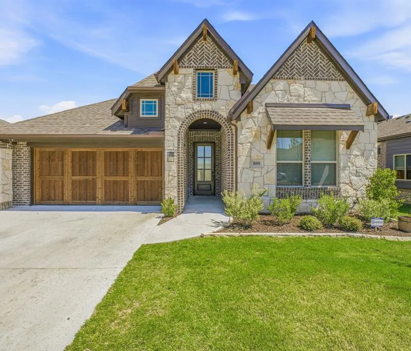 800 Jaguar Ridge, Godley TX 76044