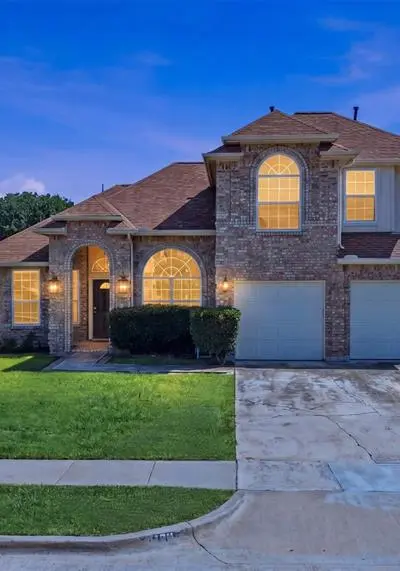 1136 Breezewood Drive, Lewisville TX 75077 - Photo 2