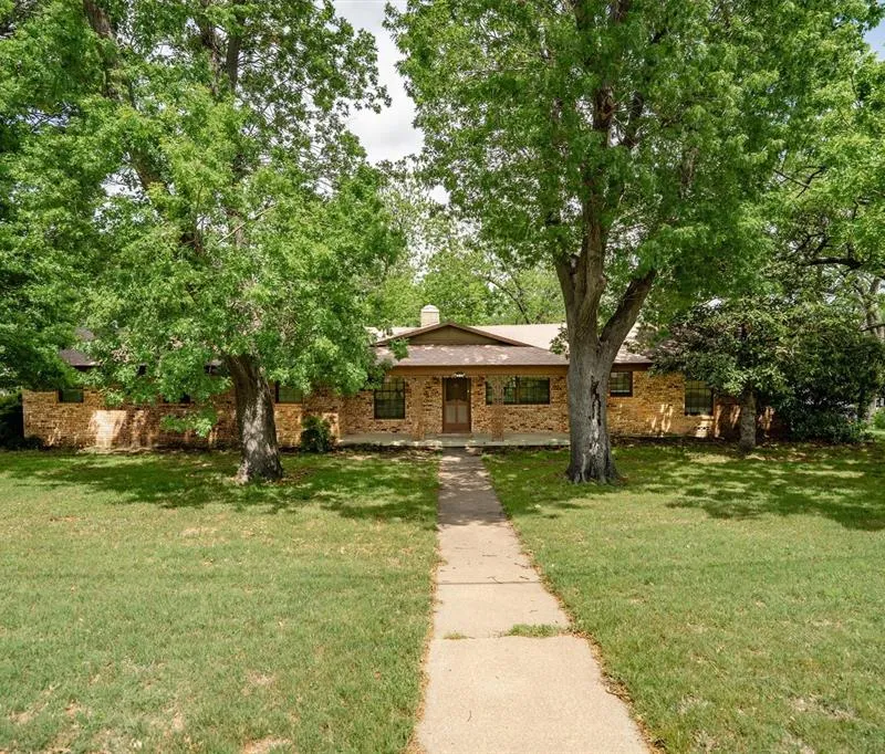 5000 Circle Ridge Drive W, Fort Worth TX 76114