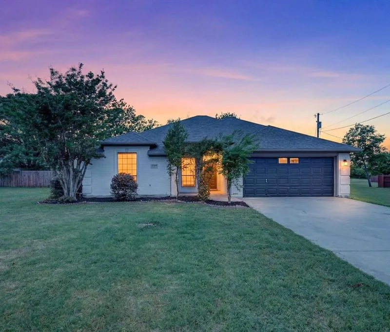 127 Port O Call Court, Runaway Bay TX 76426