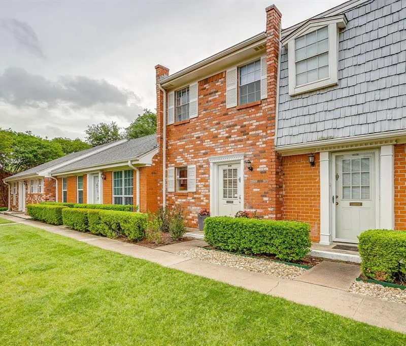 1211 Roaring Springs Road, Fort Worth TX 76114