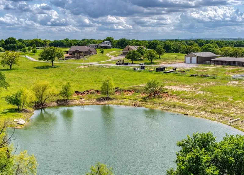 303 Private Road 3365, Boyd TX 76023