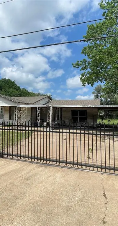 7008 Greenbriar Crescent Street, Lake Worth TX 76135 - Photo 2