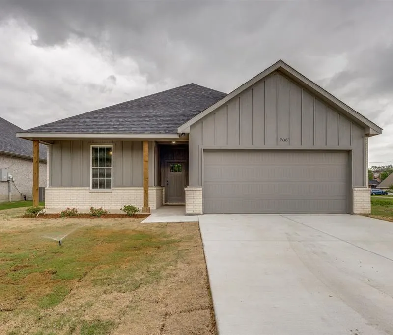 706 Turner Street, Wolfe City TX 75496