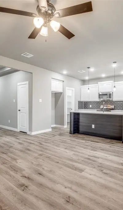 706 Turner Street, Wolfe City TX 75496 - Photo 5
