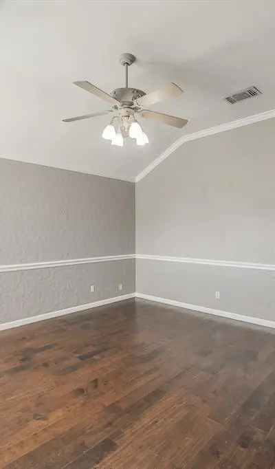 520 Kelley Court, Fort Worth TX 76120 - Photo 5