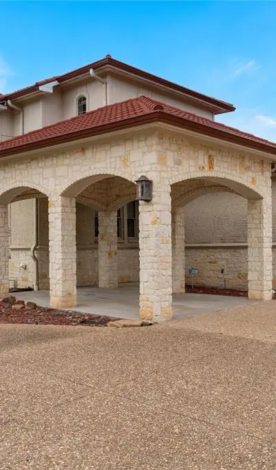 1513 Canyon Oaks Drive, Irving TX 75061 - Photo 3