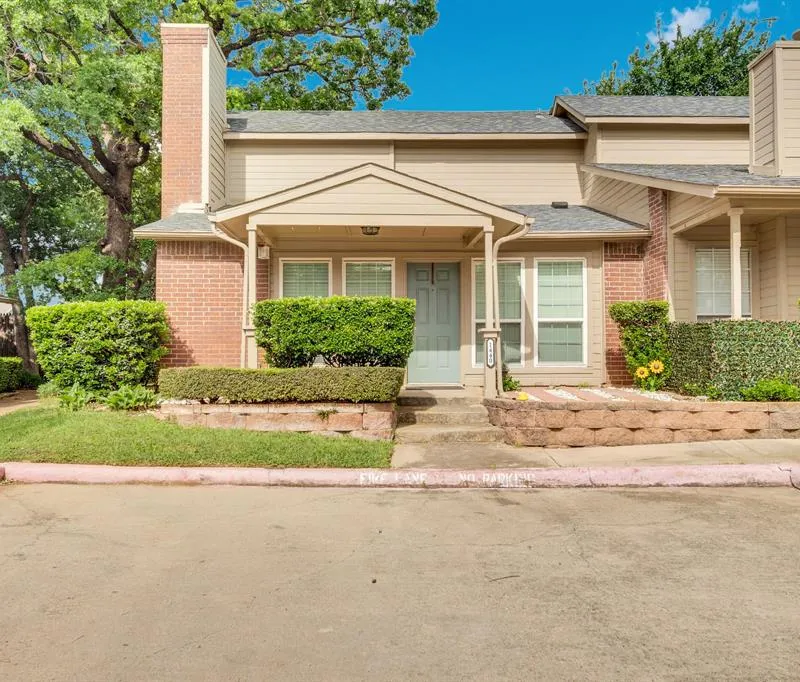 1440 Meadowood Village Drive, Fort Worth TX 76120