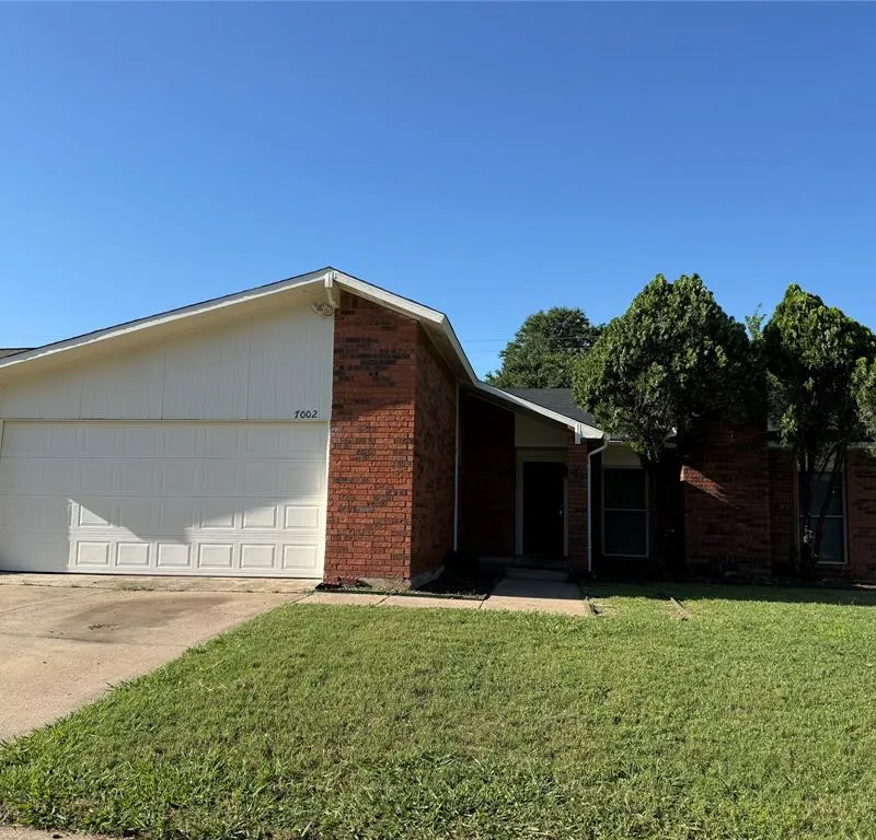 7002 Forestview Drive, Arlington TX 76016