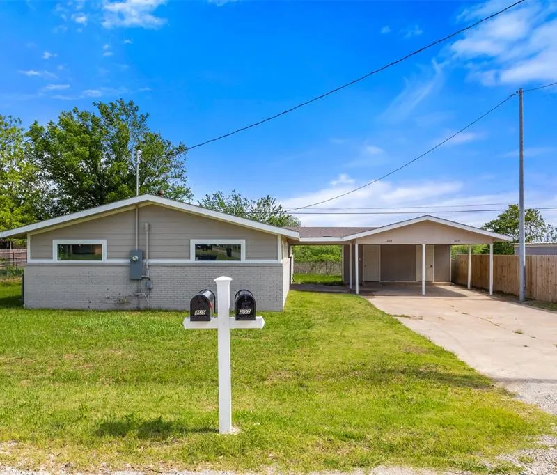 205 April Street, Bowie TX 76230