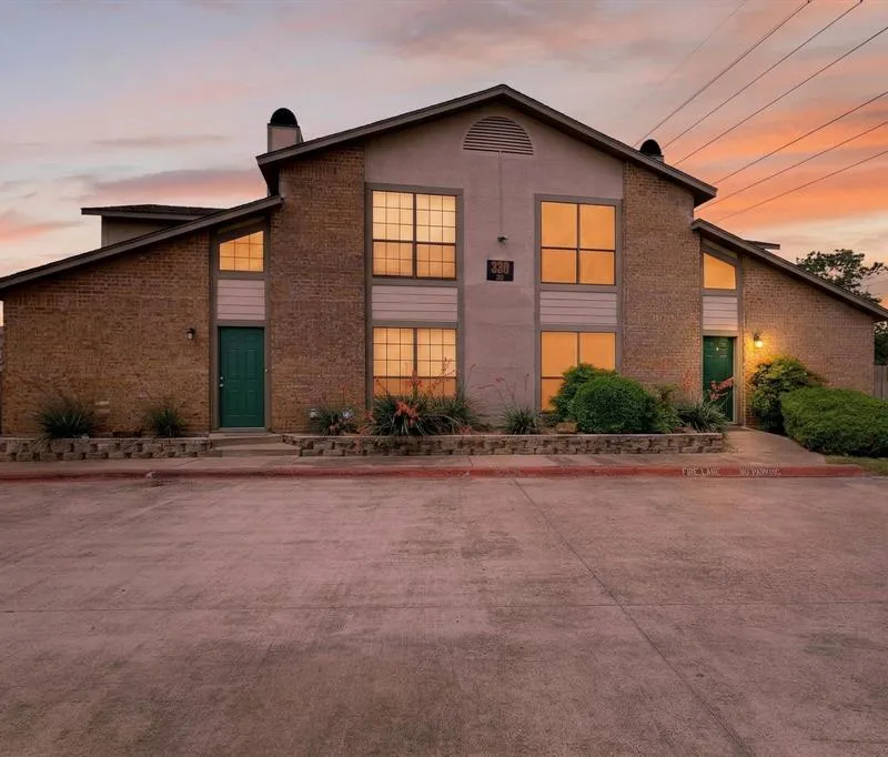 330 W Harwood Road # D, Hurst TX 76054