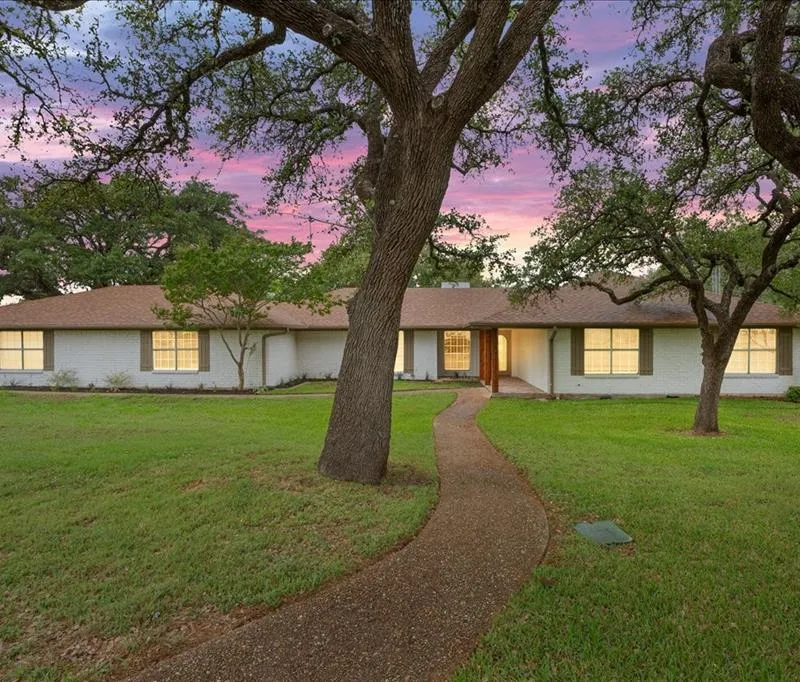 153 Eagle Canyon Drive, China Spring TX 76633