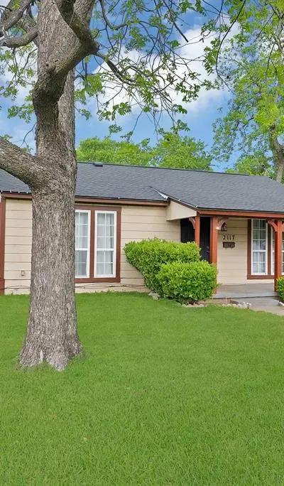 2117 Grace Avenue, Fort Worth TX 76111 - Photo 2