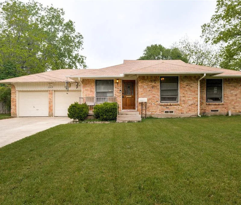 1313 Daisy Lane, Irving TX 75061