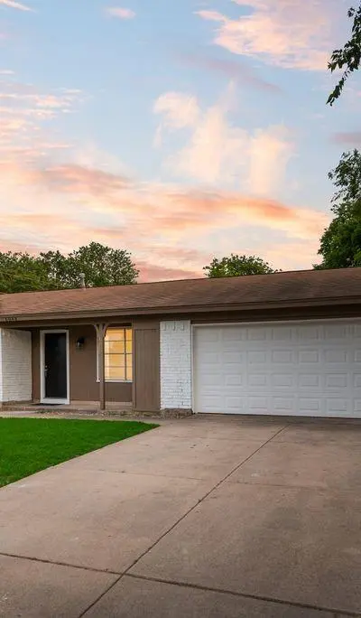 6048 Hillcrest Drive, Watauga TX 76148