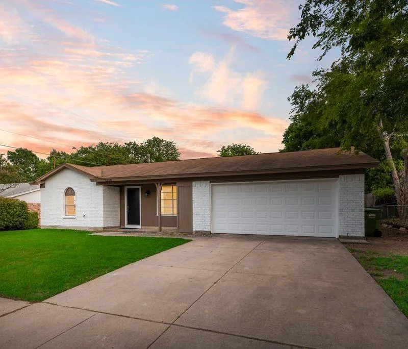 6048 Hillcrest Drive, Watauga TX 76148
