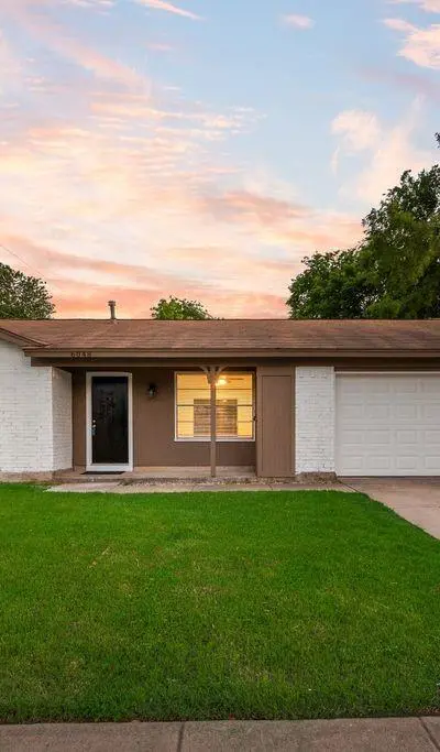 6048 Hillcrest Drive, Watauga TX 76148 - Photo 2
