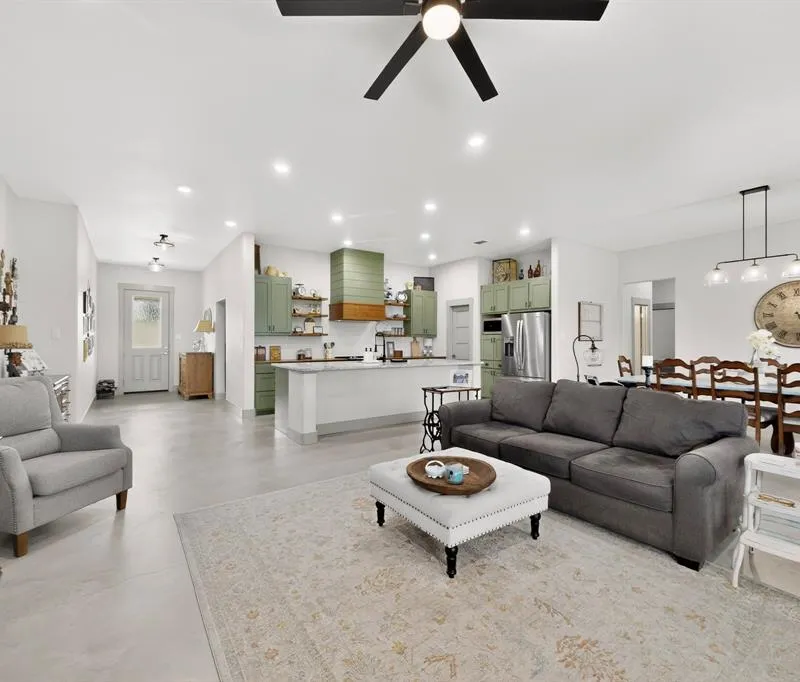 613 Kentucky Town Road, Whitewright TX 75491
