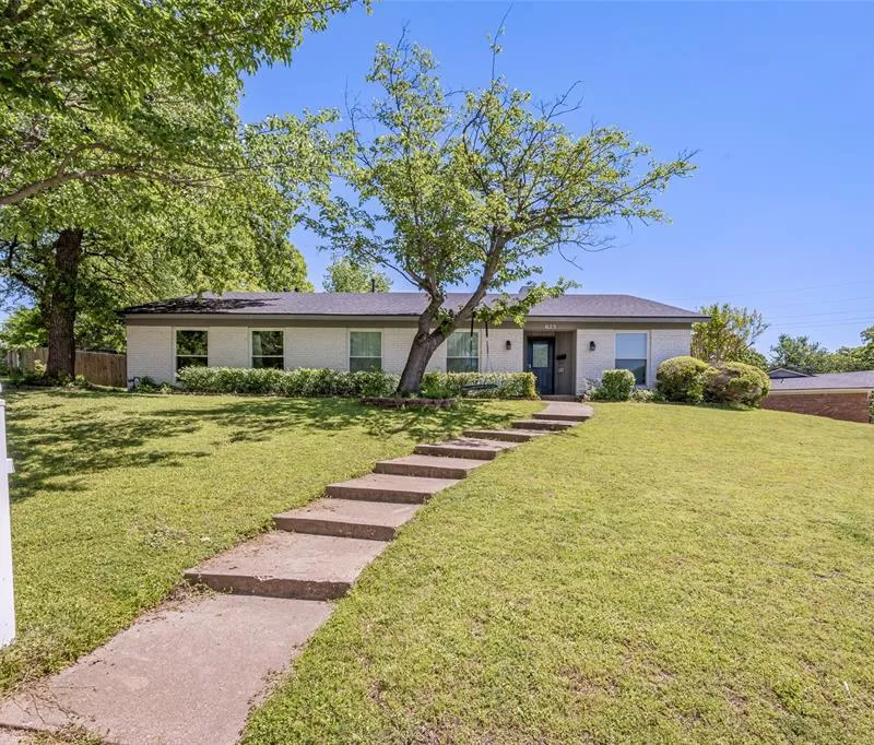 625 Caduceus Lane, Hurst TX 76053