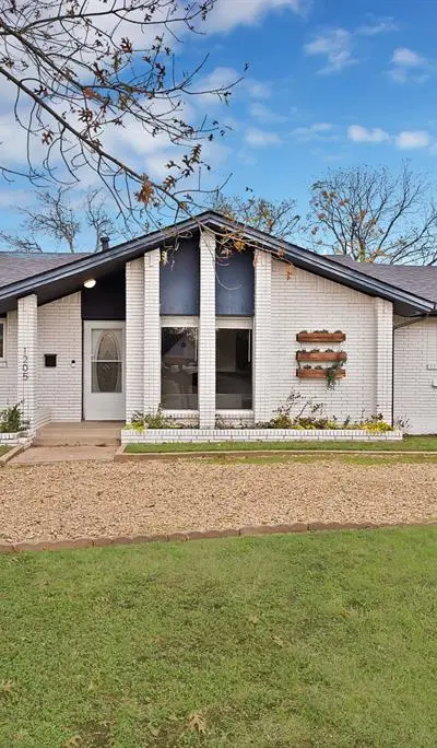 1205 Golden Trophy Drive, Dallas TX 75232