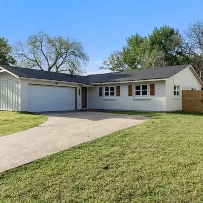 4633 Lynnacre Drive, Dallas TX 75211