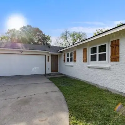 4633 Lynnacre Drive, Dallas TX 75211 - Photo 3