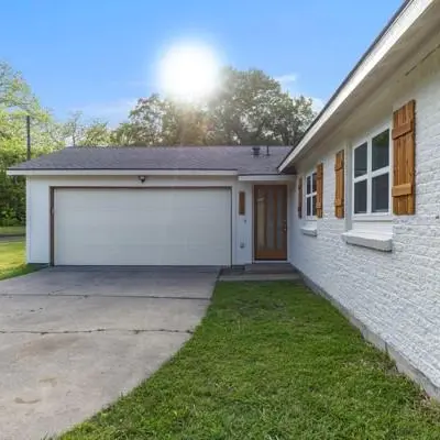 4633 Lynnacre Drive, Dallas TX 75211 - Photo 4