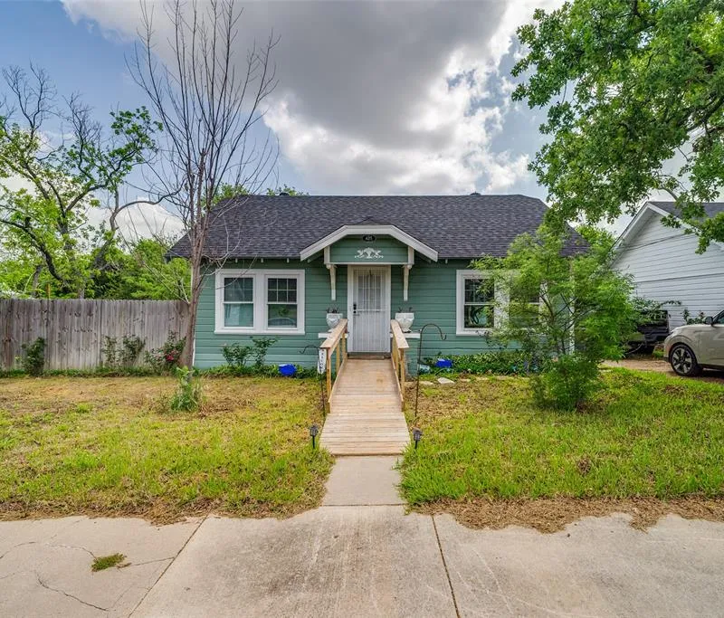 425 W Ball Street, Weatherford TX 76086