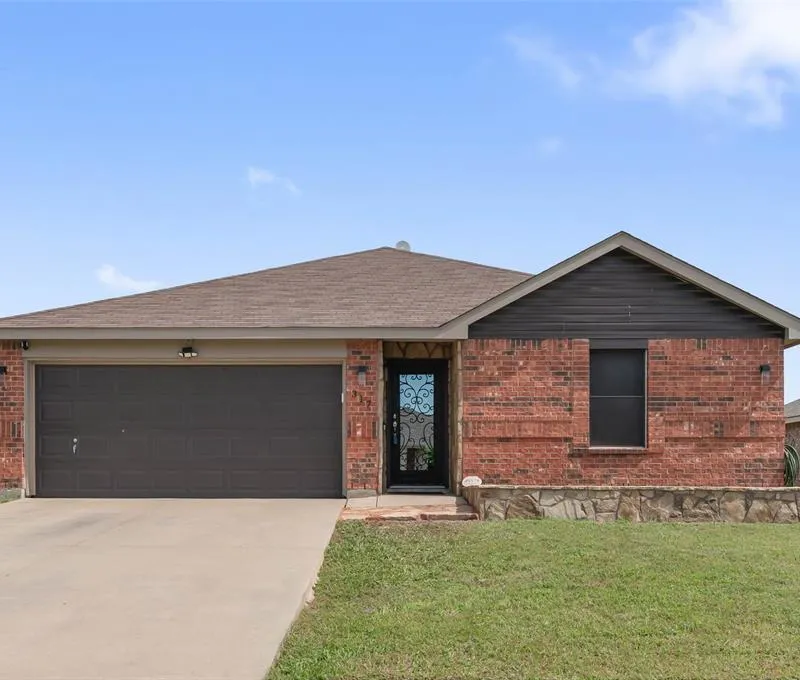 317 Quail Crossing Drive, Sanger TX 76266