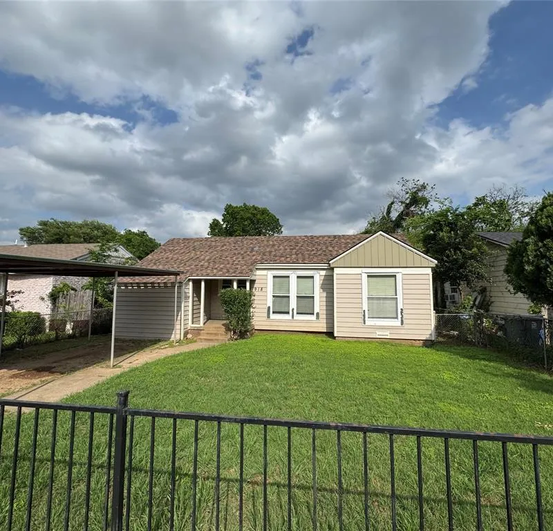 918 N Barnett Avenue, Dallas TX 75211