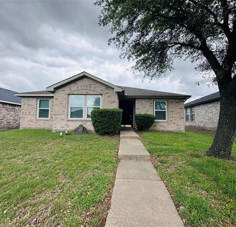 2463 Marimont Lane, Lancaster TX 75134