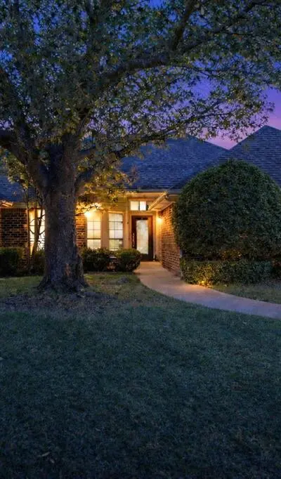 729 Bent Tree Court, Hurst TX 76054 - Photo 2
