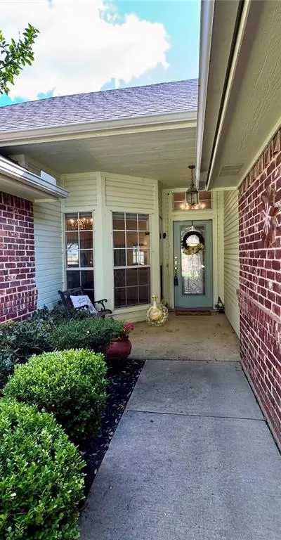729 Bent Tree Court, Hurst TX 76054 - Photo 3
