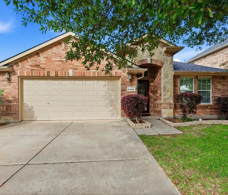 9125 Rainland Court, Arlington TX 76002