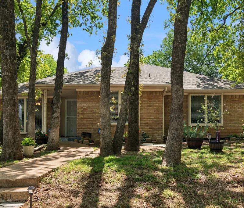 2024 Crooked Creek Lane, Arlington TX 76006