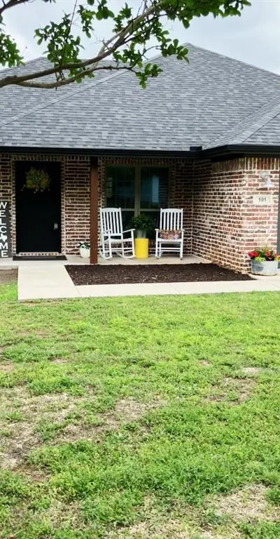 101 E Whitewright Road, Savoy TX 75479