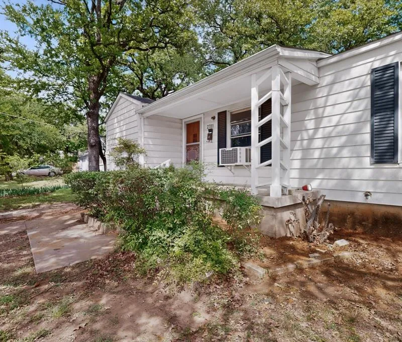 2701 Stark Street, Fort Worth TX 76112