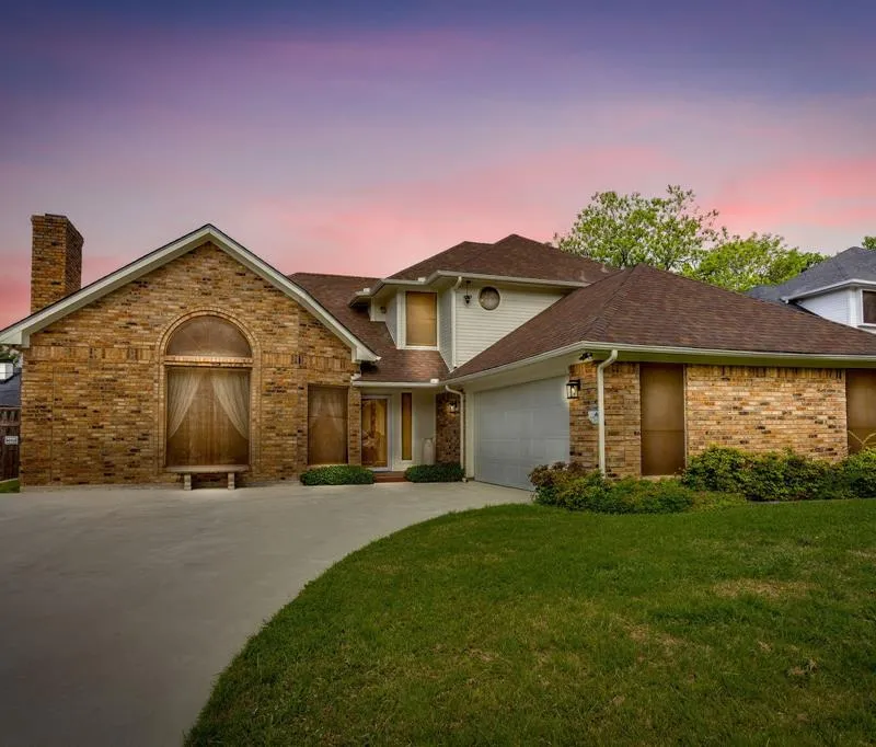 2317 Willow Oak Drive, Irving TX 75060