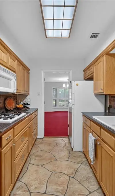 2105 Meadow Lane, Grand Prairie TX 75050 - Photo 3