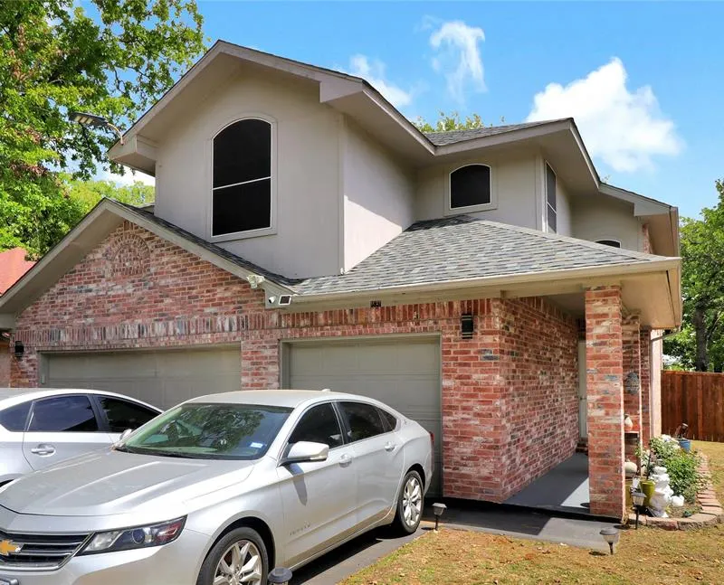 1637 Arbor Ridge Drive, Fort Worth TX 76112