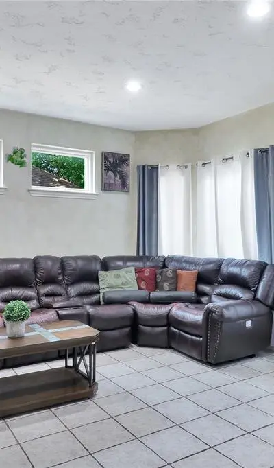 1637 Arbor Ridge Drive, Fort Worth TX 76112 - Photo 5